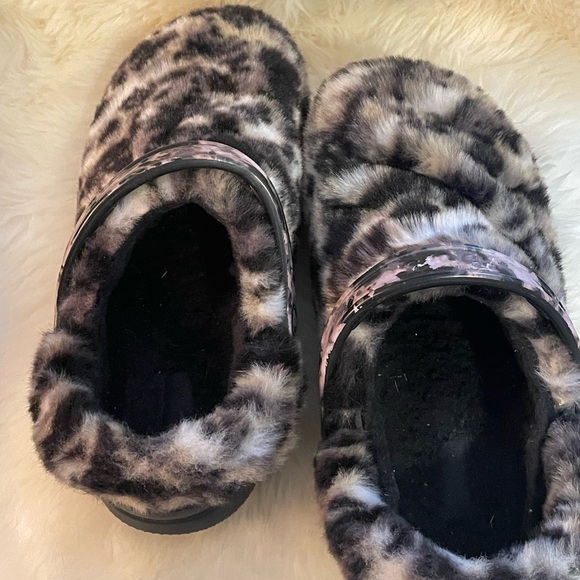 Ladies Crocs Animal Print - Picture 3 of 7